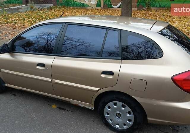 Бежевый Киа Рио, объемом двигателя 1.34 л и пробегом 156 тыс. км за 3500 $, фото 3 на Automoto.ua