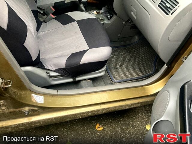 Бежевий Кіа Ріо, об'ємом двигуна 1.4 л та пробігом 201 тис. км за 4500 $, фото 9 на Automoto.ua