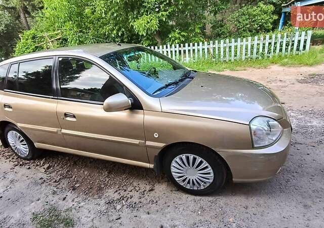 Бежевый Киа Рио, объемом двигателя 1.5 л и пробегом 232 тыс. км за 3300 $, фото 2 на Automoto.ua