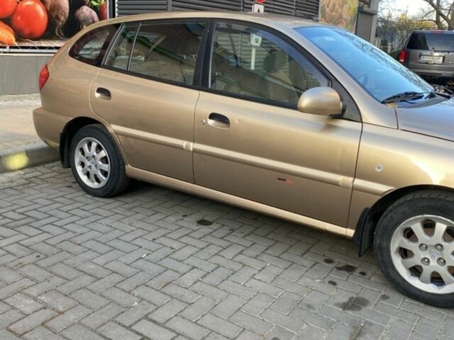 Бежевый Киа Рио, объемом двигателя 1.34 л и пробегом 134 тыс. км за 3000 $, фото 2 на Automoto.ua