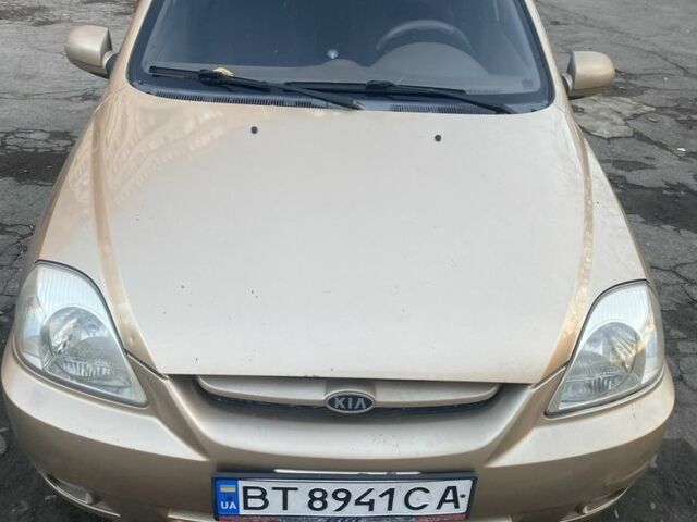 Бежевый Киа Рио, объемом двигателя 1.4 л и пробегом 290 тыс. км за 1700 $, фото 1 на Automoto.ua