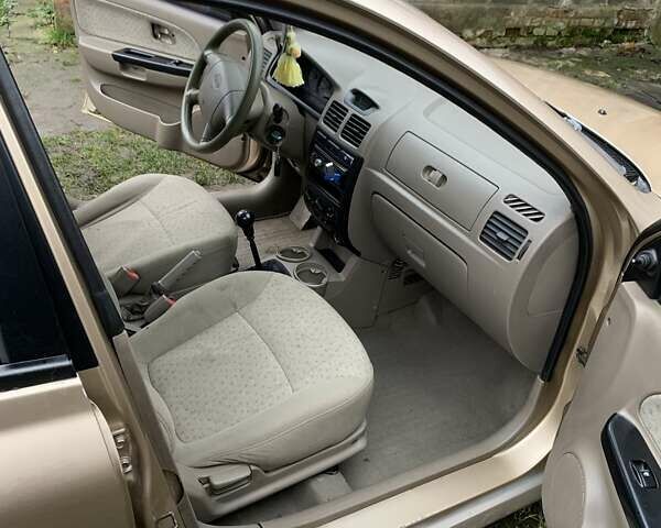 Бежевый Киа Рио, объемом двигателя 1.34 л и пробегом 270 тыс. км за 2500 $, фото 11 на Automoto.ua