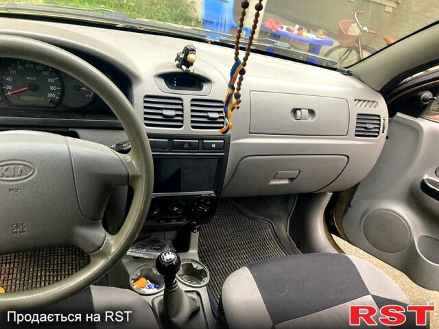 Бежевий Кіа Ріо, об'ємом двигуна 1.4 л та пробігом 201 тис. км за 4500 $, фото 1 на Automoto.ua