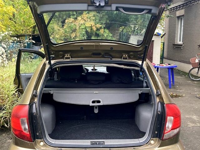 Бежевий Кіа Ріо, об'ємом двигуна 1.4 л та пробігом 201 тис. км за 4500 $, фото 5 на Automoto.ua