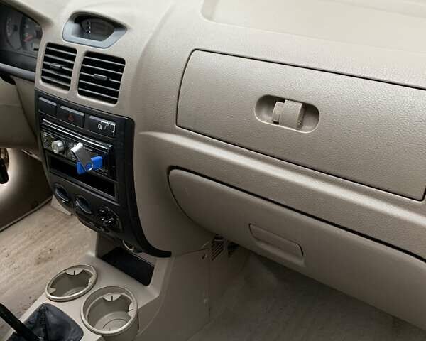 Бежевый Киа Рио, объемом двигателя 1.34 л и пробегом 270 тыс. км за 2500 $, фото 13 на Automoto.ua