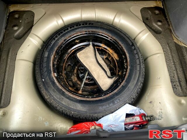 Бежевий Кіа Ріо, об'ємом двигуна 1.4 л та пробігом 201 тис. км за 4500 $, фото 4 на Automoto.ua