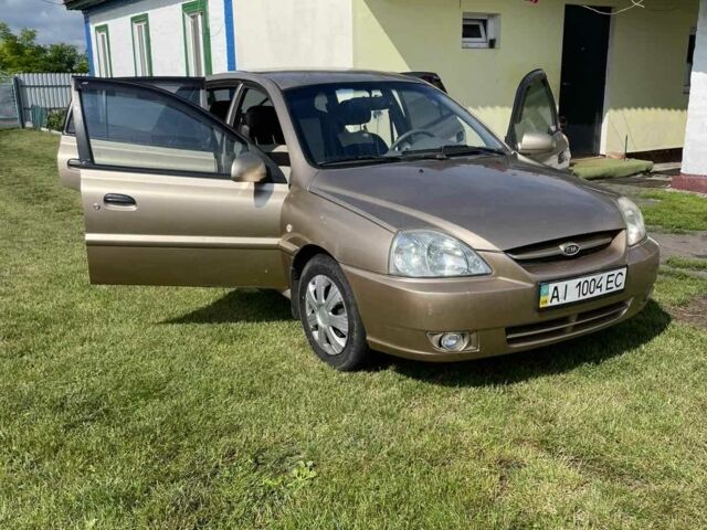Бежевый Киа Рио, объемом двигателя 1.3 л и пробегом 200 тыс. км за 3000 $, фото 4 на Automoto.ua