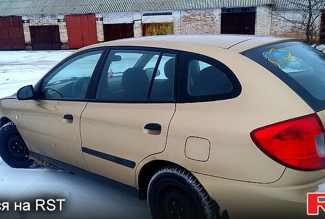 Бежевий Кіа Ріо, об'ємом двигуна 1.3 л та пробігом 200 тис. км за 1700 $, фото 5 на Automoto.ua