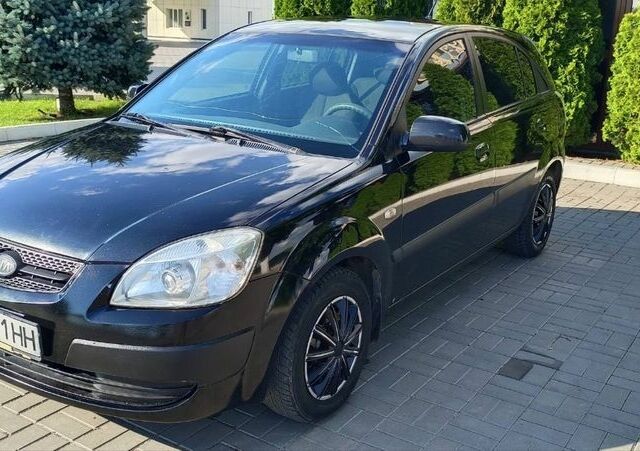 Черный Киа Рио, объемом двигателя 0 л и пробегом 250 тыс. км за 3600 $, фото 2 на Automoto.ua