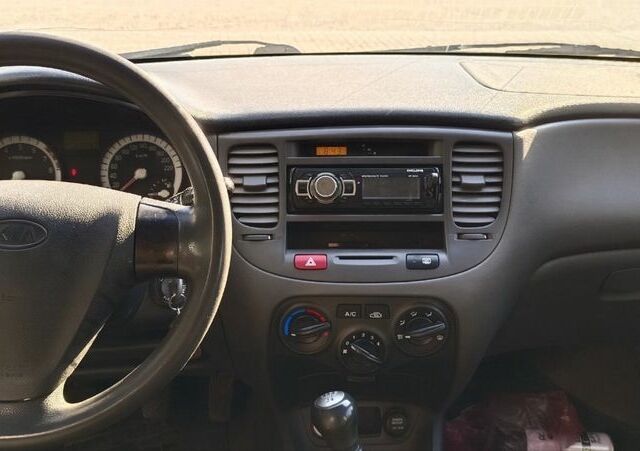 Черный Киа Рио, объемом двигателя 0 л и пробегом 250 тыс. км за 3600 $, фото 7 на Automoto.ua