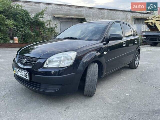 Черный Киа Рио, объемом двигателя 1.4 л и пробегом 265 тыс. км за 3900 $, фото 4 на Automoto.ua
