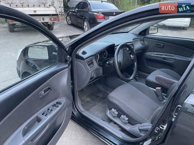 Черный Киа Рио, объемом двигателя 1.4 л и пробегом 265 тыс. км за 3900 $, фото 10 на Automoto.ua