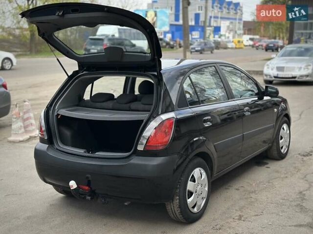 Черный Киа Рио, объемом двигателя 1.4 л и пробегом 233 тыс. км за 5900 $, фото 29 на Automoto.ua