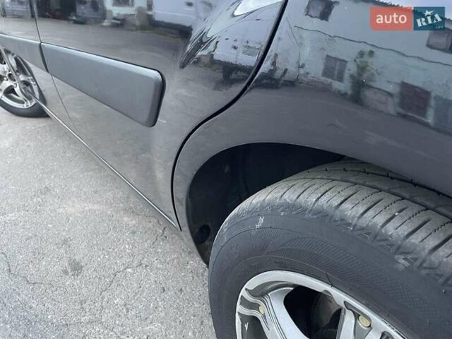 Черный Киа Рио, объемом двигателя 1.4 л и пробегом 265 тыс. км за 3900 $, фото 2 на Automoto.ua