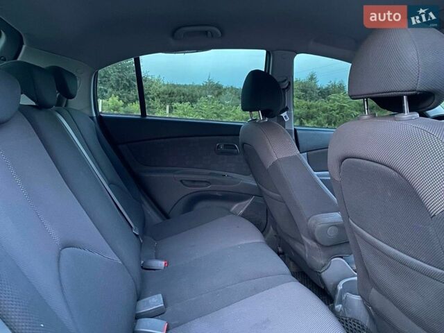 Чорний Кіа Ріо, об'ємом двигуна 1.6 л та пробігом 198 тис. км за 3699 $, фото 4 на Automoto.ua