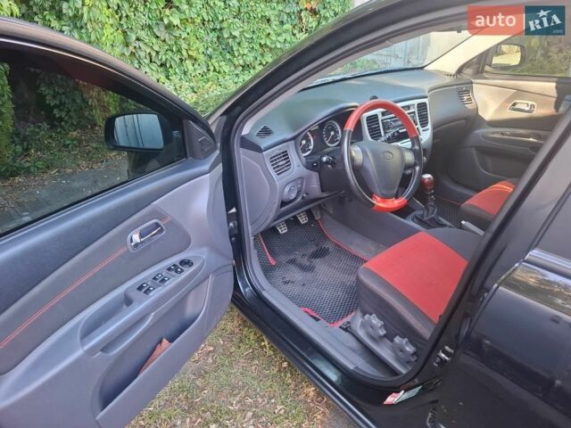 Чорний Кіа Ріо, об'ємом двигуна 1.6 л та пробігом 228 тис. км за 5500 $, фото 6 на Automoto.ua