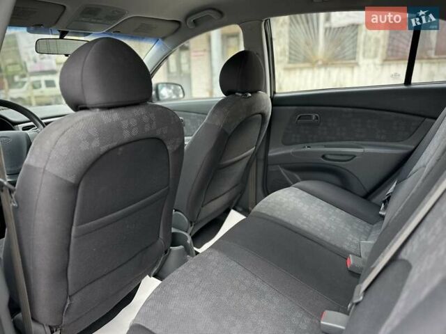 Черный Киа Рио, объемом двигателя 1.4 л и пробегом 233 тыс. км за 5900 $, фото 84 на Automoto.ua