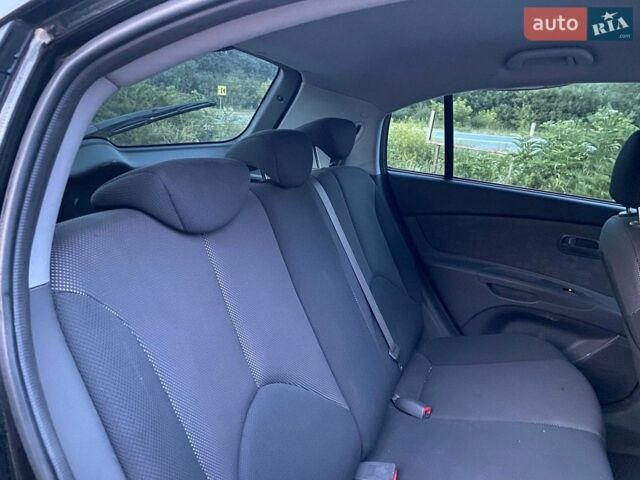 Чорний Кіа Ріо, об'ємом двигуна 1.6 л та пробігом 198 тис. км за 3699 $, фото 2 на Automoto.ua