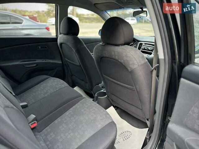 Черный Киа Рио, объемом двигателя 1.4 л и пробегом 233 тыс. км за 5900 $, фото 89 на Automoto.ua