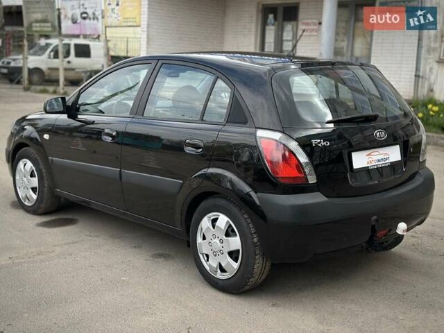Черный Киа Рио, объемом двигателя 1.4 л и пробегом 233 тыс. км за 5900 $, фото 24 на Automoto.ua