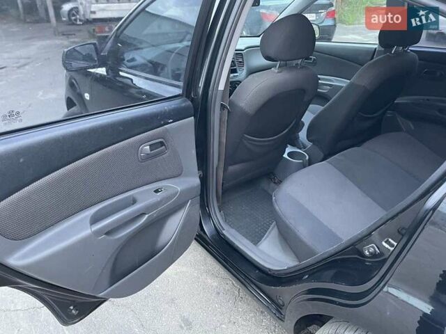 Черный Киа Рио, объемом двигателя 1.4 л и пробегом 265 тыс. км за 3900 $, фото 12 на Automoto.ua