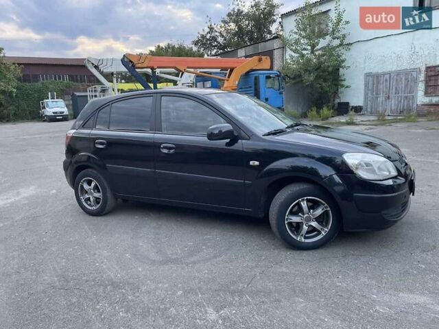 Черный Киа Рио, объемом двигателя 1.4 л и пробегом 265 тыс. км за 3900 $, фото 3 на Automoto.ua