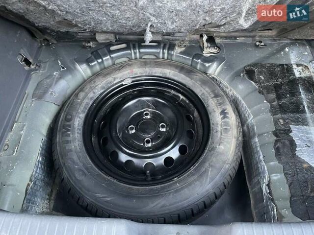 Черный Киа Рио, объемом двигателя 1.4 л и пробегом 265 тыс. км за 3900 $, фото 15 на Automoto.ua