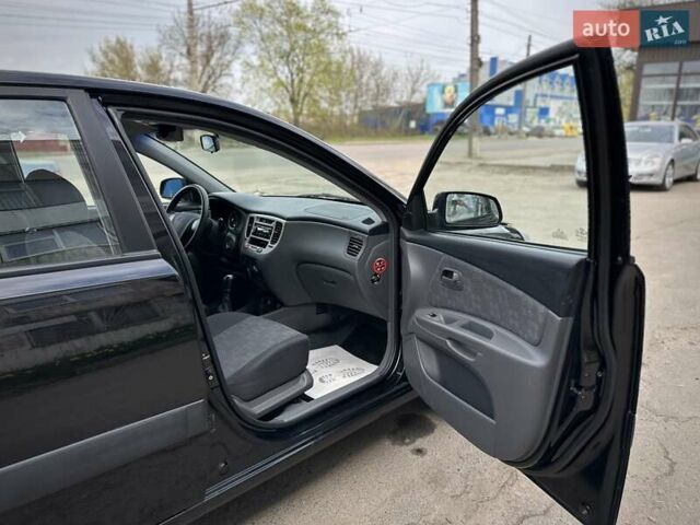 Черный Киа Рио, объемом двигателя 1.4 л и пробегом 233 тыс. км за 5900 $, фото 77 на Automoto.ua