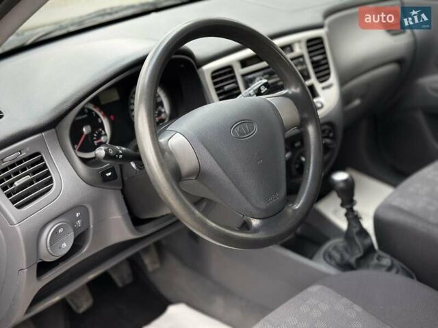 Черный Киа Рио, объемом двигателя 1.4 л и пробегом 233 тыс. км за 5900 $, фото 34 на Automoto.ua