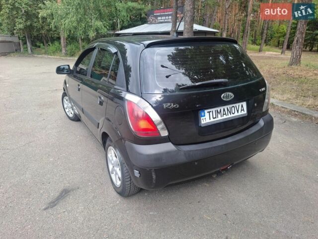 Чорний Кіа Ріо, об'ємом двигуна 1.6 л та пробігом 228 тис. км за 5500 $, фото 3 на Automoto.ua
