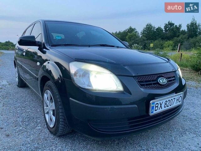 Чорний Кіа Ріо, об'ємом двигуна 1.6 л та пробігом 198 тис. км за 3699 $, фото 1 на Automoto.ua