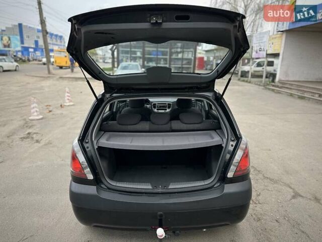 Черный Киа Рио, объемом двигателя 1.4 л и пробегом 233 тыс. км за 5900 $, фото 48 на Automoto.ua