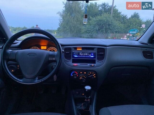 Чорний Кіа Ріо, об'ємом двигуна 1.6 л та пробігом 198 тис. км за 3699 $, фото 22 на Automoto.ua