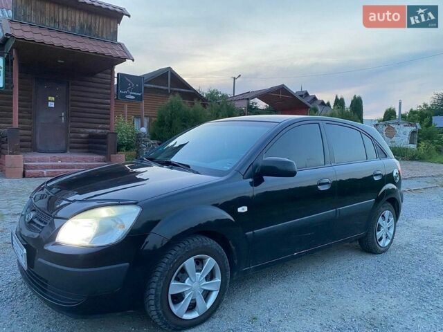 Чорний Кіа Ріо, об'ємом двигуна 1.6 л та пробігом 198 тис. км за 3699 $, фото 6 на Automoto.ua