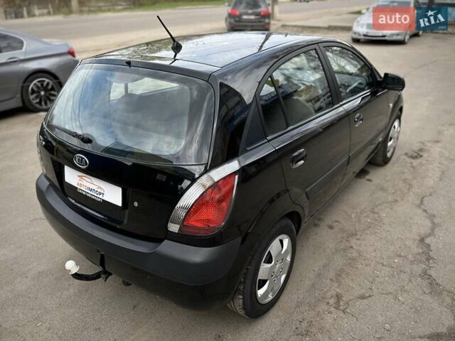 Черный Киа Рио, объемом двигателя 1.4 л и пробегом 233 тыс. км за 5900 $, фото 47 на Automoto.ua