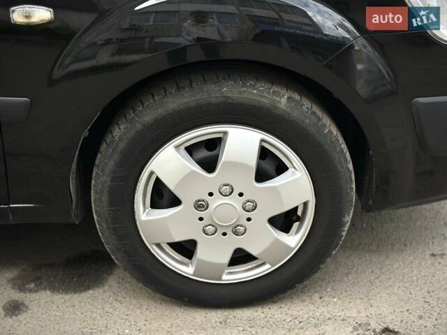 Черный Киа Рио, объемом двигателя 1.4 л и пробегом 233 тыс. км за 5900 $, фото 72 на Automoto.ua