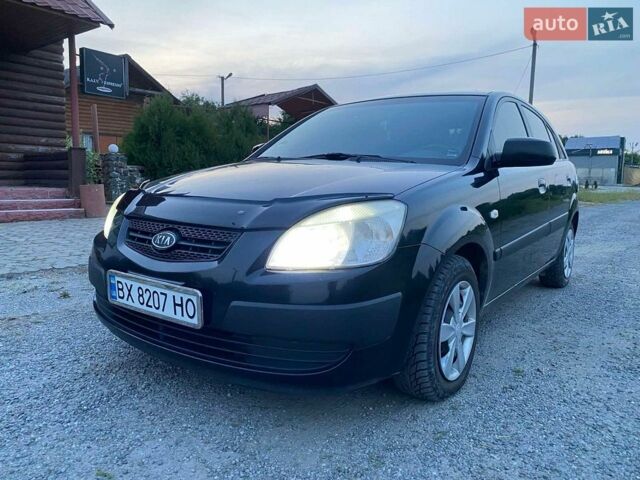 Чорний Кіа Ріо, об'ємом двигуна 1.6 л та пробігом 198 тис. км за 3699 $, фото 7 на Automoto.ua
