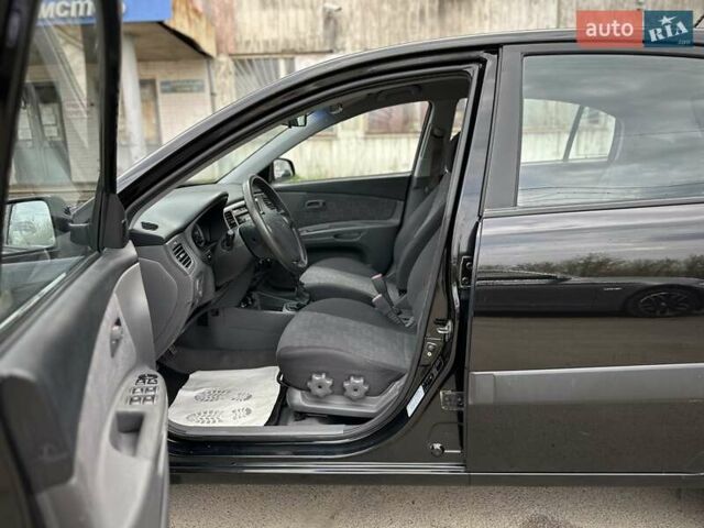Черный Киа Рио, объемом двигателя 1.4 л и пробегом 233 тыс. км за 5900 $, фото 75 на Automoto.ua