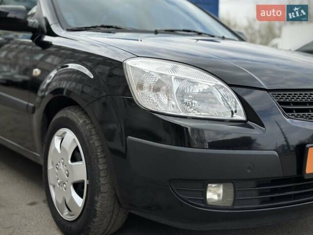 Черный Киа Рио, объемом двигателя 1.4 л и пробегом 233 тыс. км за 5900 $, фото 56 на Automoto.ua