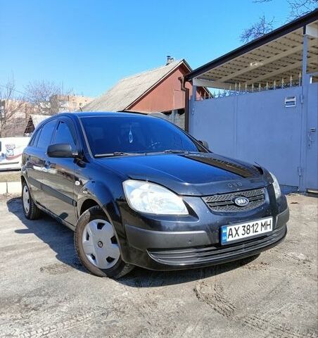 Черный Киа Рио, объемом двигателя 1.4 л и пробегом 297 тыс. км за 4300 $, фото 2 на Automoto.ua