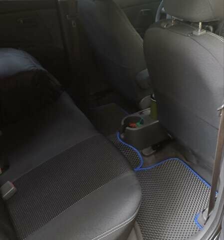 Черный Киа Рио, объемом двигателя 1.4 л и пробегом 350 тыс. км за 4200 $, фото 6 на Automoto.ua