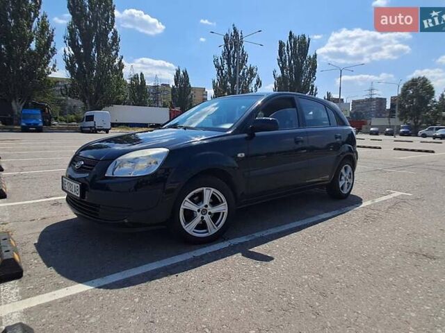 Черный Киа Рио, объемом двигателя 1.6 л и пробегом 164 тыс. км за 5400 $, фото 1 на Automoto.ua