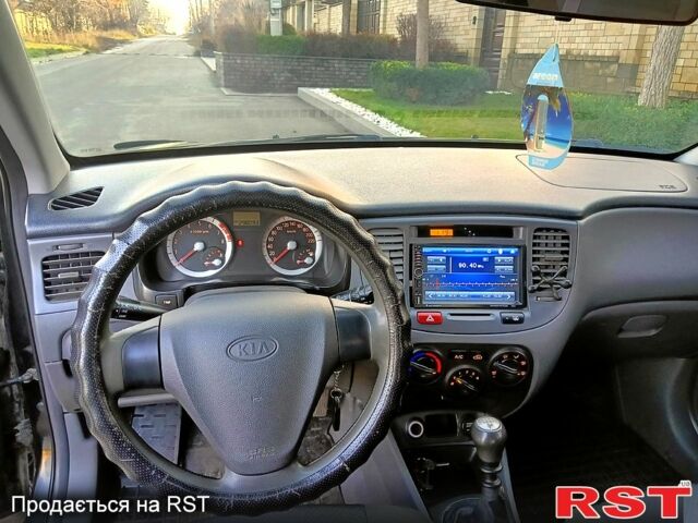 Чорний Кіа Ріо, об'ємом двигуна 1.4 л та пробігом 297 тис. км за 4500 $, фото 4 на Automoto.ua