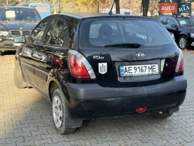 Черный Киа Рио, объемом двигателя 1.6 л и пробегом 256 тыс. км за 3300 $, фото 2 на Automoto.ua
