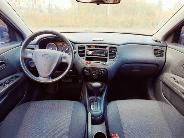 Черный Киа Рио, объемом двигателя 1.4 л и пробегом 132 тыс. км за 4000 $, фото 5 на Automoto.ua