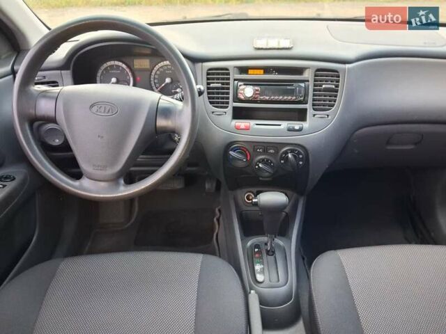 Чорний Кіа Ріо, об'ємом двигуна 1.4 л та пробігом 132 тис. км за 4000 $, фото 3 на Automoto.ua