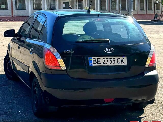 Чорний Кіа Ріо, об'ємом двигуна 1.4 л та пробігом 19000 тис. км за 4200 $, фото 4 на Automoto.ua