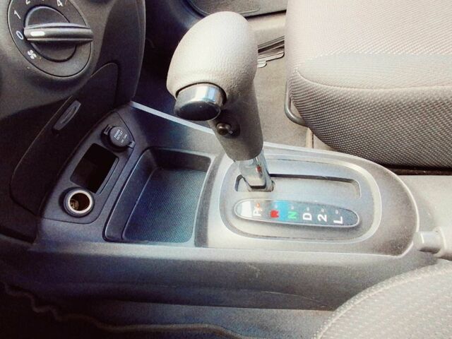 Черный Киа Рио, объемом двигателя 1.4 л и пробегом 132 тыс. км за 4000 $, фото 7 на Automoto.ua