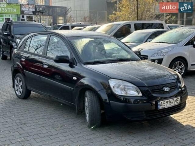 Чорний Кіа Ріо, об'ємом двигуна 1.6 л та пробігом 256 тис. км за 3300 $, фото 3 на Automoto.ua