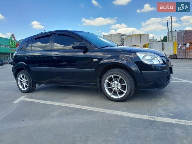 Черный Киа Рио, объемом двигателя 1.4 л и пробегом 185 тыс. км за 4100 $, фото 2 на Automoto.ua